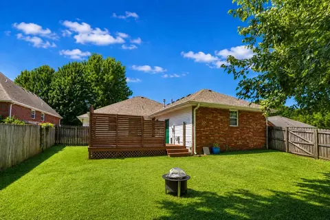 Exterior - 736 S Willow Ct, Springfield, MO 65802 photo 4 of 11