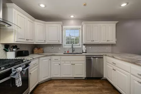 Kitchen - 736 S Willow Ct, Springfield, MO 65802 photo 4 of 6