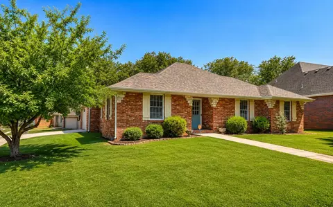 Exterior - 736 S Willow Ct, Springfield, MO 65802 photo 3 of 11