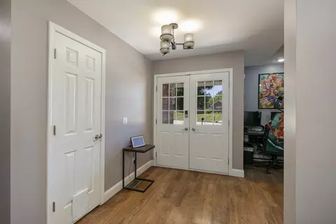 Entry Way - 736 S Willow Ct, Springfield, MO 65802 photo 1 of 4
