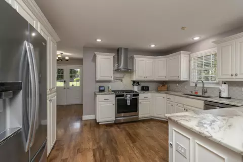Kitchen - 736 S Willow Ct, Springfield, MO 65802 photo 1 of 6