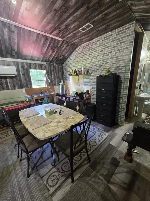 Dining - 15142 Oconnor Crossing Blvd, Birch Tree, MO 65438 photo 1 of 1