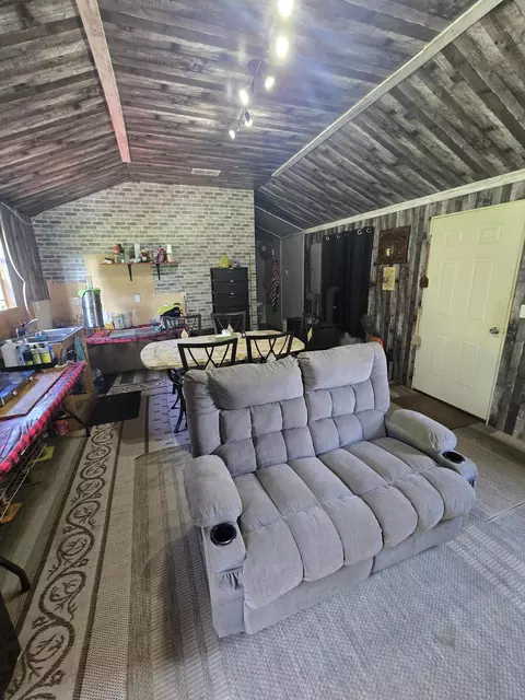 Living - 15142 Oconnor Crossing Blvd, Birch Tree, MO 65438 photo 2 of 2