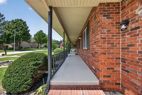 Exterior - 3605 E Delmar St, Springfield, MO 65809 photo 4 of 13