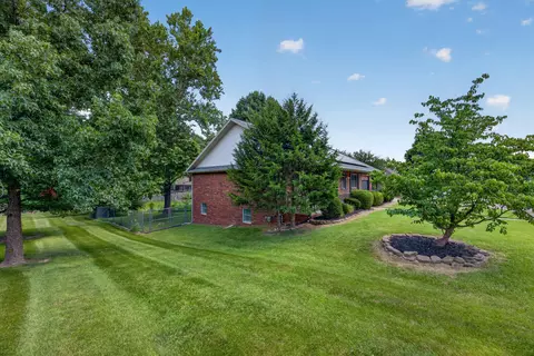 Exterior - 3605 E Delmar St, Springfield, MO 65809 photo 6 of 13