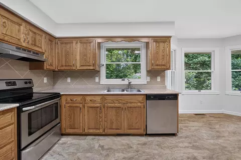 Kitchen - 3605 E Delmar St, Springfield, MO 65809 photo 2 of 6