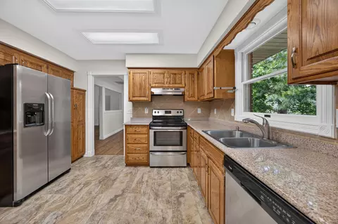 Kitchen - 3605 E Delmar St, Springfield, MO 65809 photo 3 of 6