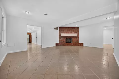 Living - 3605 E Delmar St, Springfield, MO 65809 photo 9 of 10