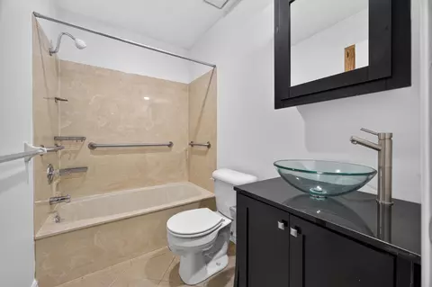 Bath - 3605 E Delmar St, Springfield, MO 65809 photo 5 of 6
