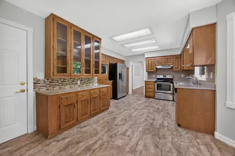 Kitchen - 3605 E Delmar St, Springfield, MO 65809 photo 4 of 6