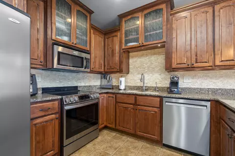 Kitchen - 1207 Riverstone Dr, Branson, MO 65616 photo 2 of 4