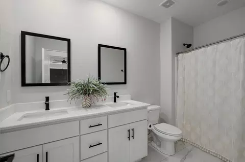 Bath - 4911 S Burrows Ave, Springfield, MO 65810 photo 4 of 4