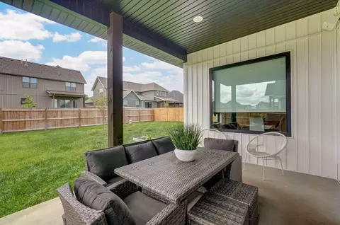 Exterior - 4911 S Burrows Ave, Springfield, MO 65810 photo 5 of 9