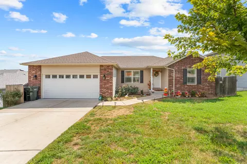Exterior - 218 Windridge St, Branson, MO 65616 photo 2 of 6