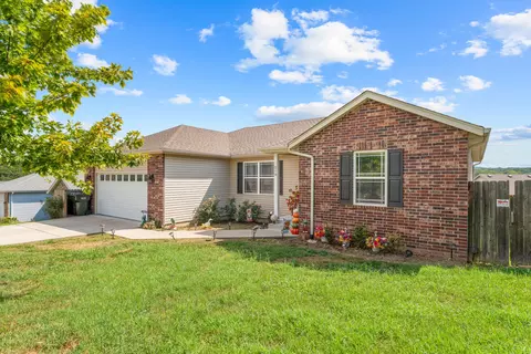 Exterior - 218 Windridge St, Branson, MO 65616 photo 3 of 6