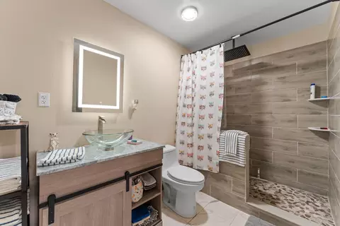 Bath - 218 Windridge St, Branson, MO 65616 photo 3 of 3