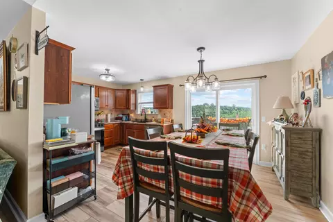 Dining - 218 Windridge St, Branson, MO 65616 photo 1 of 1