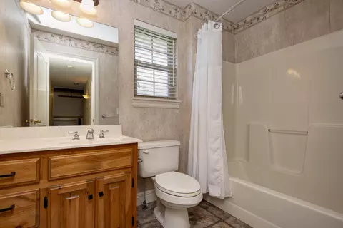 Bath - 439 S River Birch Dr, Springfield, MO 65809 photo 3 of 3