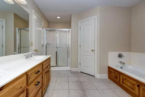 Bath - 439 S River Birch Dr, Springfield, MO 65809 photo 2 of 3