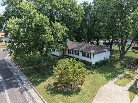 View/Area - 2326 E Nora St, Springfield, MO 65803 photo 2 of 3