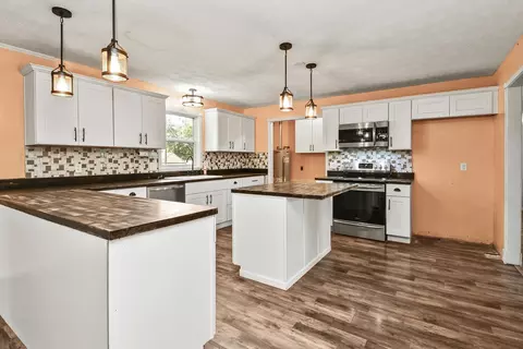 Kitchen - 2326 E Nora St, Springfield, MO 65803 photo 6 of 6