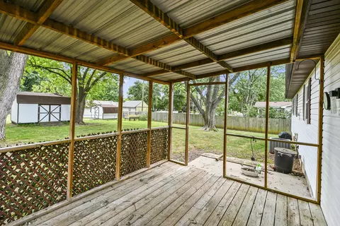 Exterior - 2326 E Nora St, Springfield, MO 65803 photo 4 of 9