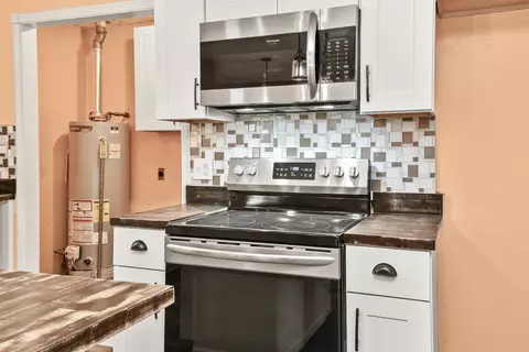 Kitchen - 2326 E Nora St, Springfield, MO 65803 photo 4 of 6