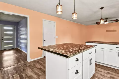 Entry Way - 2326 E Nora St, Springfield, MO 65803 photo 1 of 1