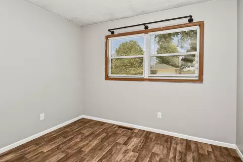 Bedroom - 2326 E Nora St, Springfield, MO 65803 photo 3 of 6