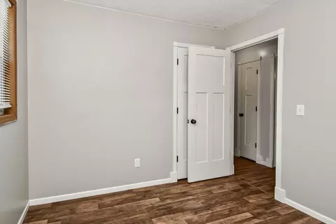 Bedroom - 2326 E Nora St, Springfield, MO 65803 photo 4 of 6