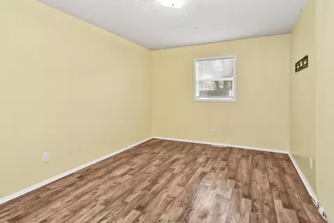 Bedroom - 2326 E Nora St, Springfield, MO 65803 photo 5 of 6