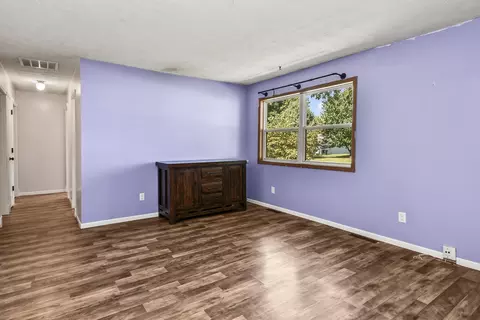 Living - 2326 E Nora St, Springfield, MO 65803 photo 2 of 4