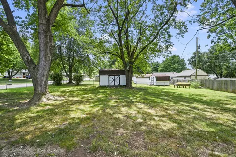 Exterior - 2326 E Nora St, Springfield, MO 65803 photo 8 of 9