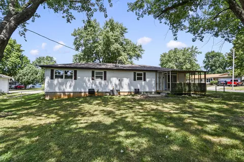 Exterior - 2326 E Nora St, Springfield, MO 65803 photo 6 of 9