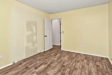 Bedroom - 2326 E Nora St, Springfield, MO 65803 photo 6 of 6