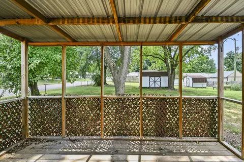 Exterior - 2326 E Nora St, Springfield, MO 65803 photo 5 of 9