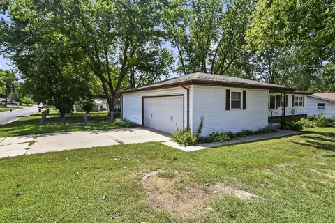 Exterior - 2326 E Nora St, Springfield, MO 65803 photo 2 of 9