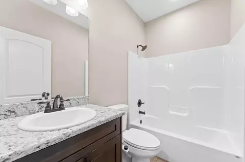 Bath - 311 Stillwood Dr, Branson, MO 65616 photo 3 of 4