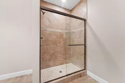 Bath - 311 Stillwood Dr, Branson, MO 65616 photo 2 of 4