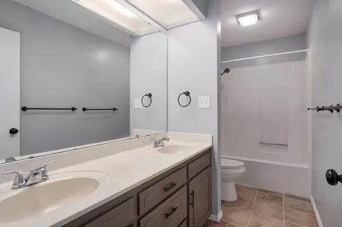 Bath - 2771 W Westview St, Springfield, MO 65807 photo 3 of 3