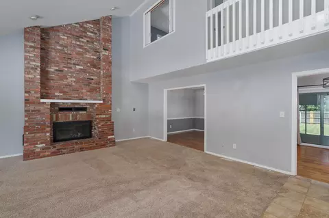 Living - 2771 W Westview St, Springfield, MO 65807 photo 1 of 4