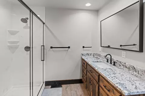 Bath - 29209 Station Ln, Eagle Rock, MO 65641 photo 1 of 5