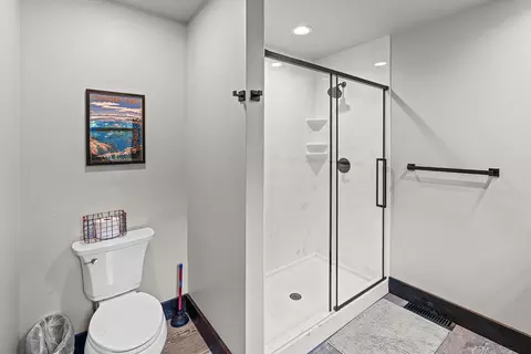 Bath - 29209 Station Ln, Eagle Rock, MO 65641 photo 2 of 5