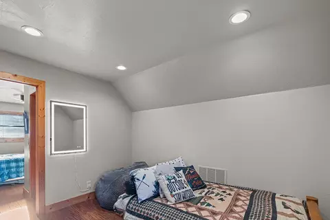 Bedroom - 29209 Station Ln, Eagle Rock, MO 65641 photo 8 of 8