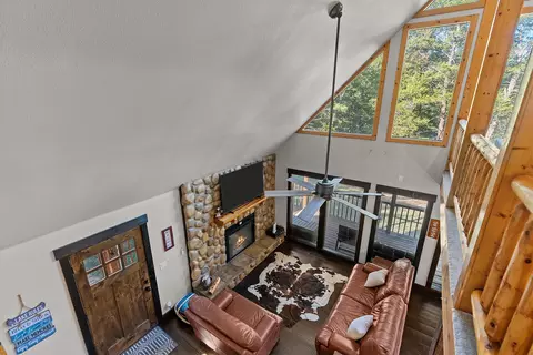 Living - 29209 Station Ln, Eagle Rock, MO 65641 photo 3 of 5