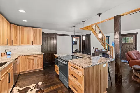 Kitchen - 29209 Station Ln, Eagle Rock, MO 65641 photo 4 of 4