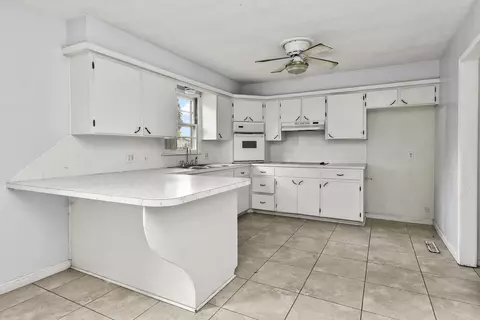 Kitchen - 1317 E Cambridge St, Springfield, MO 65804 photo 1 of 5