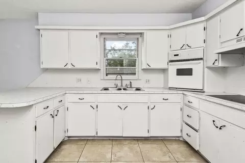 Kitchen - 1317 E Cambridge St, Springfield, MO 65804 photo 2 of 5