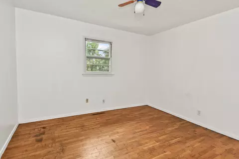Bedroom - 1317 E Cambridge St, Springfield, MO 65804 photo 5 of 6