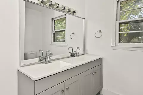 Bath - 1317 E Cambridge St, Springfield, MO 65804 photo 2 of 3